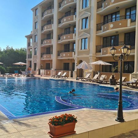 Flora Beach Private Aparthotel Pomorie Exterior photo